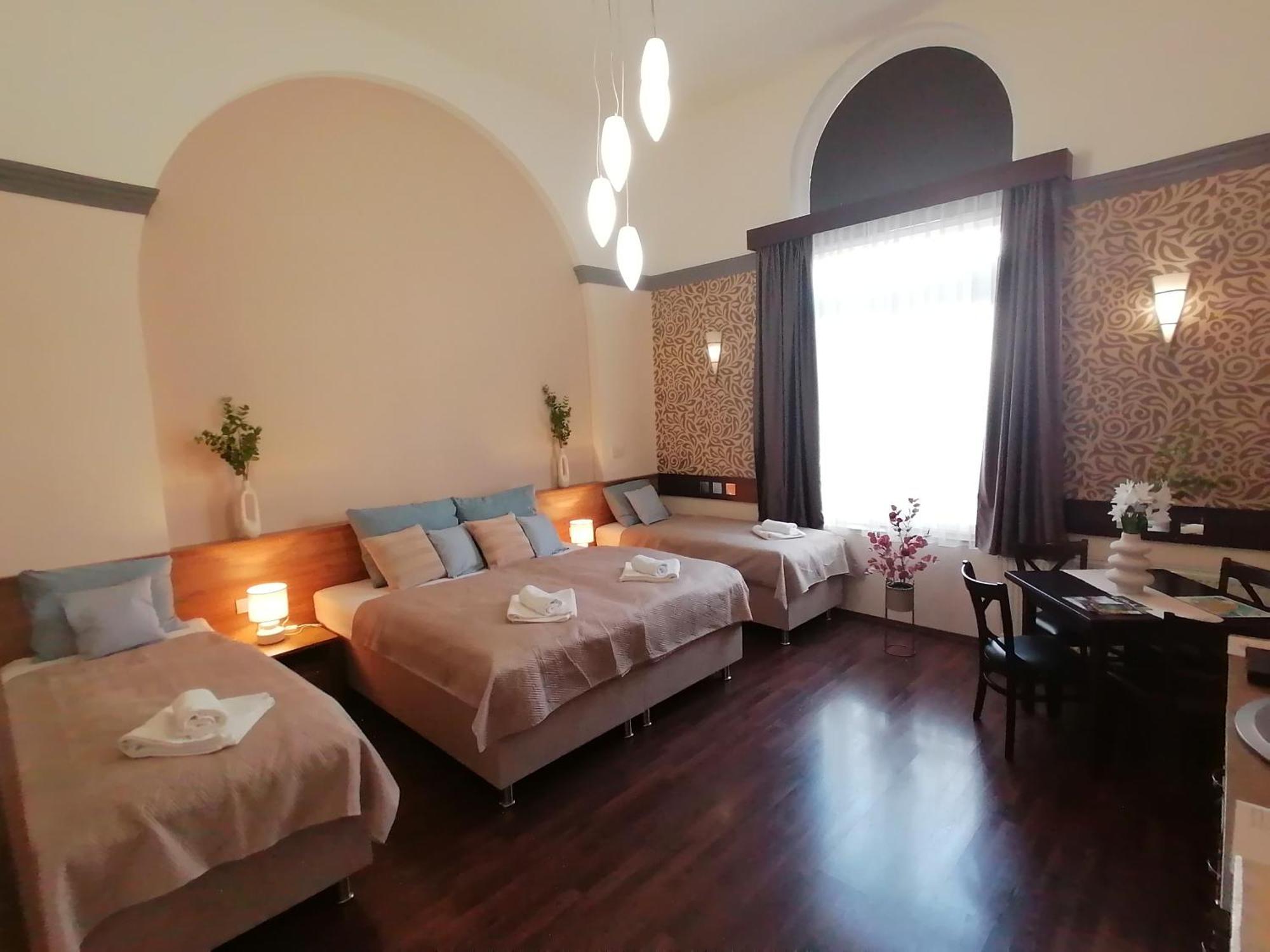 Mohacs Korona Apartman Bagian luar foto
