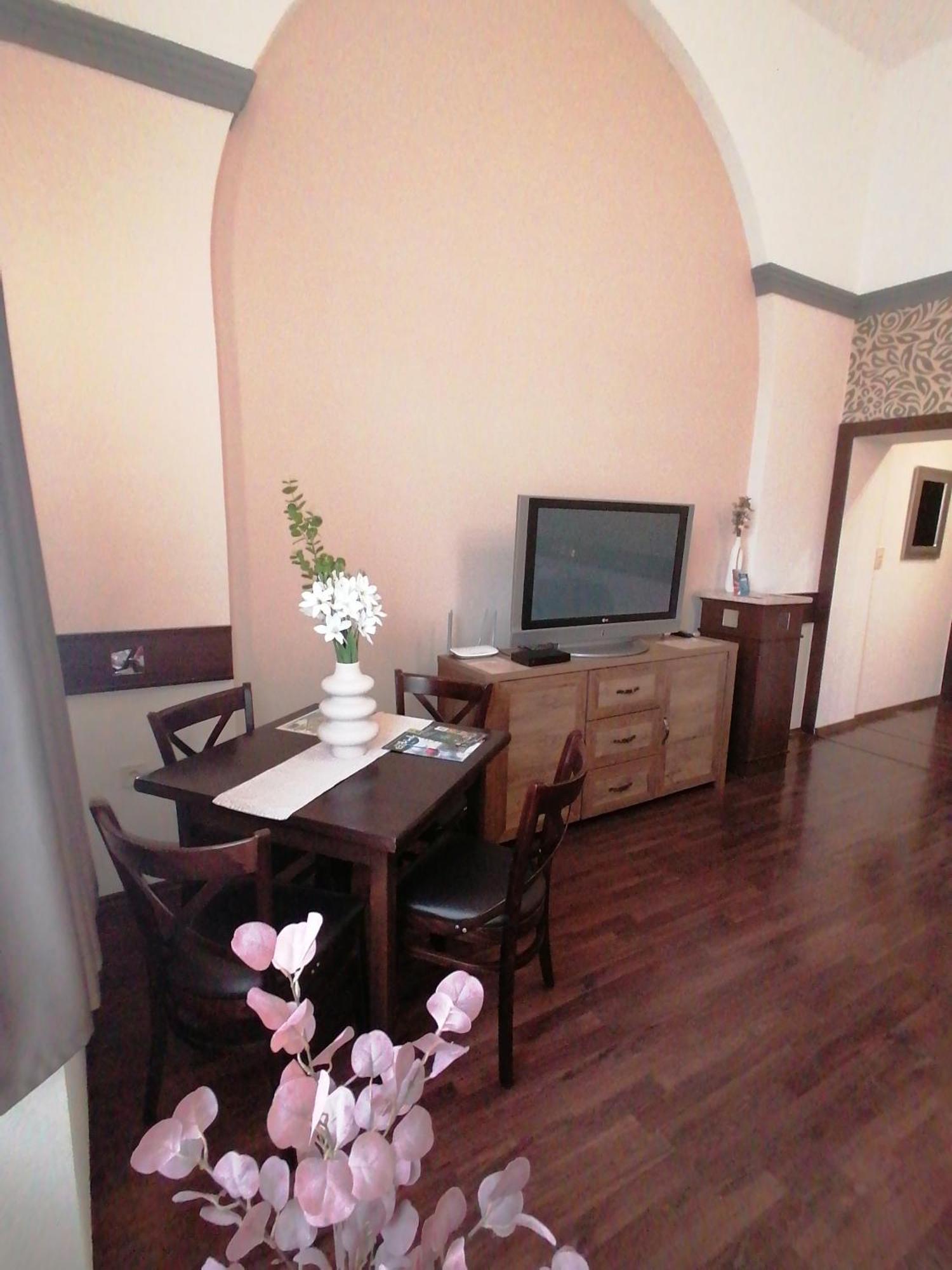 Mohacs Korona Apartman Bagian luar foto