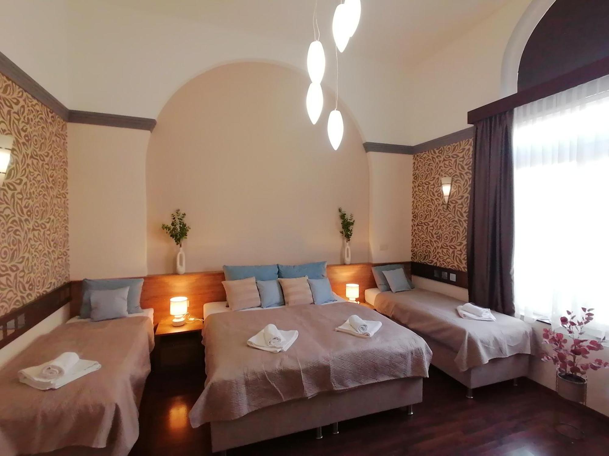 Mohacs Korona Apartman Bagian luar foto