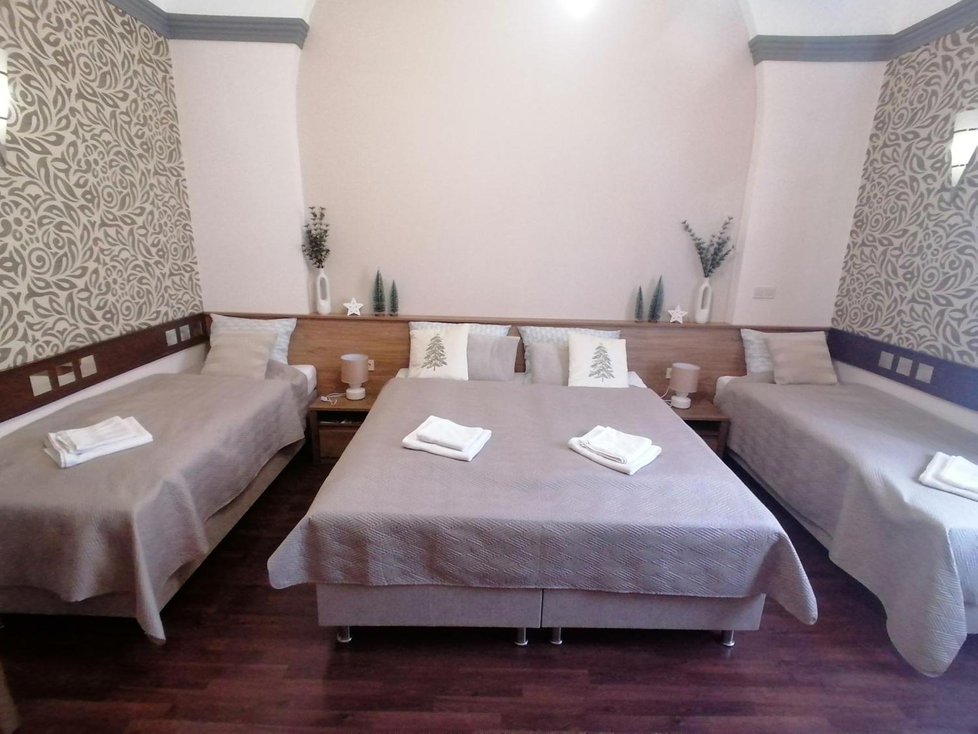 Mohacs Korona Apartman Bagian luar foto